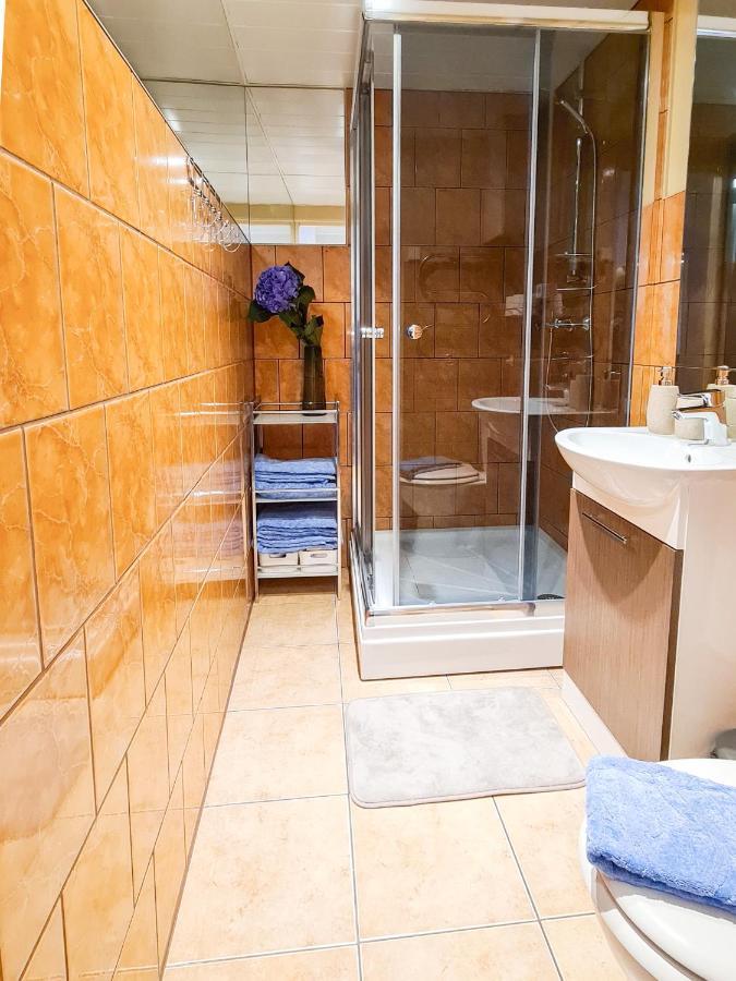 Ohtu Poik 2 City Center Basement Apartment Παρνού Εξωτερικό φωτογραφία